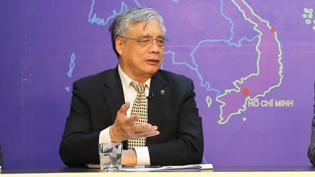 PGS.TS Trần Đình Thiên trao đổi tại Tọa đàm. (Ảnh: VGP)