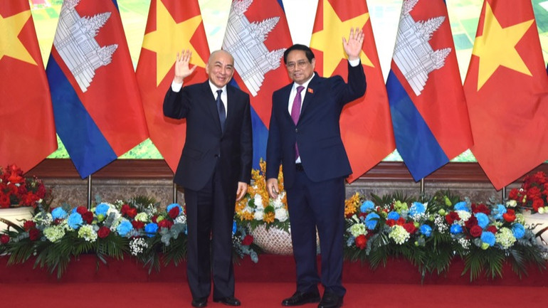 Thủ tướng Chính phủ Phạm Minh Chính và Quốc vương Campuchia Norodom Sihamoni (Ảnh: Trần Hải).