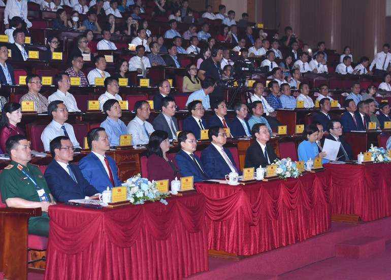 Thủ tướng Phạm Minh Chính và các đại biểu tham dự Hội nghị công bố Quy hoạch và Xúc tiến đầu tư tỉnh Bắc Ninh năm 2024. (Ảnh: Trần Hải)