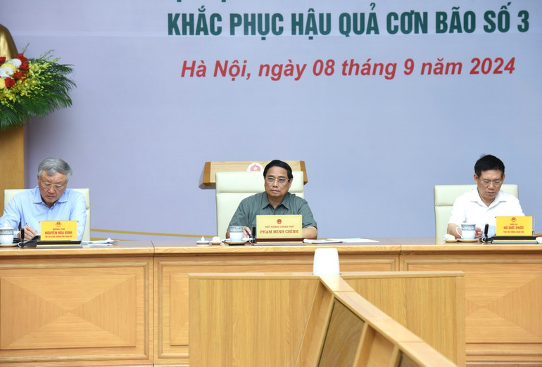 Thủ tướng Phạm Minh Chính, các Phó Thủ tướng Chính phủ: Nguyễn Hòa Bình và Hồ Đức Phớc đồng chủ trì Hội nghị. (Ảnh: Trần Hải)