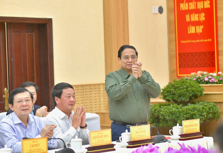Thủ tướng Phạm Minh Chính tới dự Lễ tiếp nhận ủng hộ Chương trình "Xóa nhà tạm, nhà dột nát" tỉnh Lâm Đồng. (Ảnh: Thanh Giang) Thủ tướng Phạm Minh Chính tới dự Lễ tiếp nhận ủng hộ Chương trình "Xóa nhà tạm, nhà dột nát" tỉnh Lâm Đồng. (Ảnh: Thanh Giang)