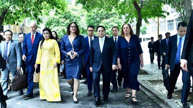 Thủ tướng Phạm Minh Chính và Phu nhân tới dự lễ khánh thành đặt biển kỷ niệm Chủ tịch Hồ Chí Minh tại thành phố Rio de Janeiro (Ảnh; Thanh Giang). Thủ tướng Phạm Minh Chính và Phu nhân tới dự lễ khánh thành đặt biển kỷ niệm Chủ tịch Hồ Chí Minh tại thành phố Rio de Janeiro (Ảnh; Thanh Giang).