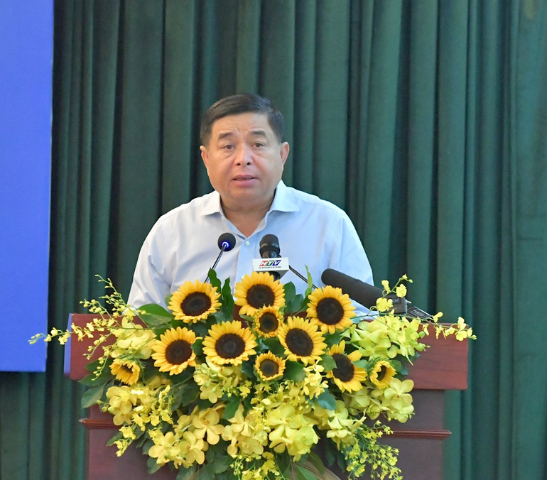 Bộ trưởng Kế hoạch và Đầu tư Nguyễn Chí Dũng phát biểu ý kiến tại Hội nghị. (Ảnh: THANH GIANG)