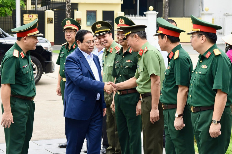 Thủ tướng Phạm Minh Chính tới kiểm tra, làm việc với Ban Quản lý Lăng Chủ tịch Hồ Chí Minh. (Ảnh: Trần Hải)
