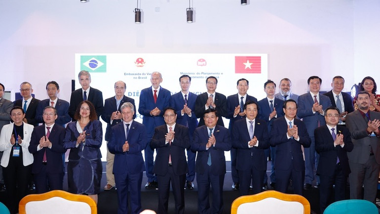 Thủ tướng Phạm Minh Chính và các đại biểu tham dự Diễn đàn. (Ảnh: Nhật Bắc/VGP)