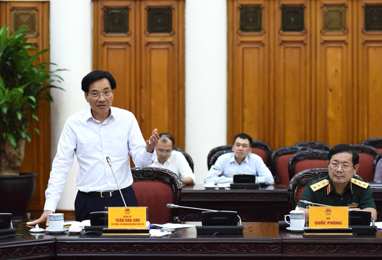 Bộ trưởng, Chủ nhiệm Văn phòng Chính phủ Trần Văn Sơn phát biểu ý kiến tại cuộc họp. (Ảnh: Trần Hải)
