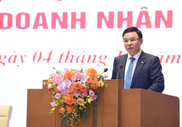 Chủ tịch Hội đồng thành viên Tập đoàn Dầu khí Quốc gia Việt Nam (Petrovietnam) Lê Mạnh Hùng phát biểu ý kiến tại buổi gặp mặt. (Ảnh: TRẦN HẢI) Chủ tịch Hội đồng thành viên Tập đoàn Dầu khí Quốc gia Việt Nam (Petrovietnam) Lê Mạnh Hùng phát biểu ý kiến tại buổi gặp mặt. (Ảnh: TRẦN HẢI)