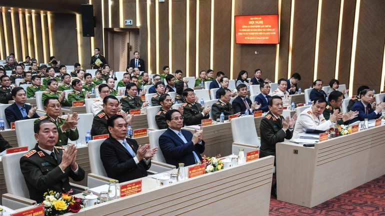 Thủ tướng Phạm Minh Chính và các đồng chí lãnh đạo, đại biểu tham dự Hội nghị. (Ảnh: TRẦN HẢI)