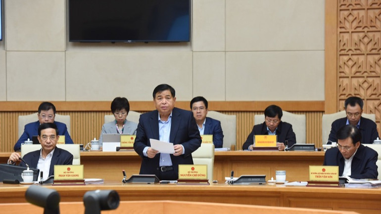 Bộ trưởng Kế hoạch và Đầu tư Nguyễn Chí Dũng phát biểu ý kiến tại phiên họp (Ảnh: Trần Hải).