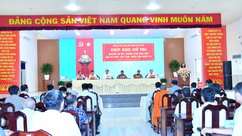 Quang cảnh buổi tiếp xúc cử tri (Ảnh: THANH GIANG).