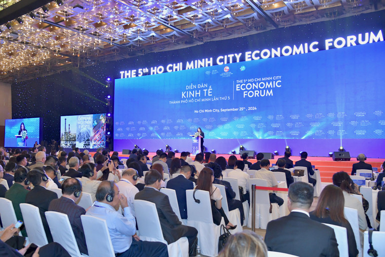 Quang cảnh Diễn đàn Kinh tế Thành phố Hồ Chí Minh lần thứ 5.