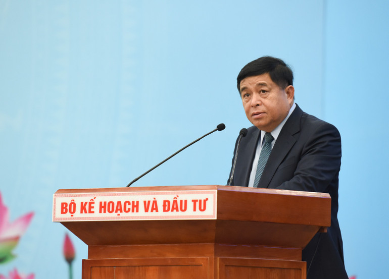 Bộ trưởng Kế hoạch và Đầu tư Nguyễn Chí Dũng phát biểu ý kiến tại hội nghị. (Ảnh:TRẦN HẢI)