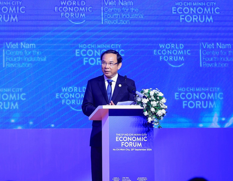 Đồng chí Nguyễn Văn Nên, Ủy viên Bộ Chính trị, Bí thư Thành ủy Thành phố Hồ Chí Minh phát biểu ý kiến khai mạc Diễn đàn.