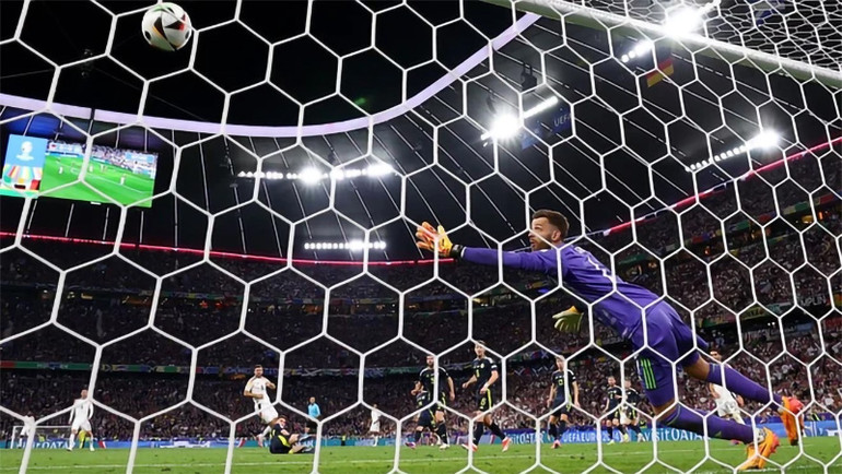 Tiền đạo Niclas Füllkrug ghi bàn cho Đội tuyển Đức chỉ ít phút sau khi được tung vào sân. (Nguồn: Reuters) Tiền đạo Niclas Füllkrug ghi bàn cho Đội tuyển Đức chỉ ít phút sau khi được tung vào sân. (Nguồn: Reuters)