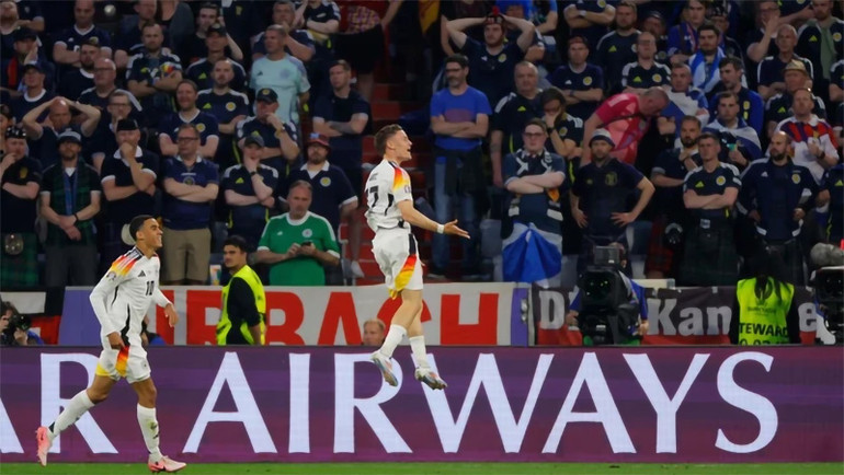 Florian Wirtz ghi bàn đầu tiên tại EURO và ghi danh vào lịch sử bóng đá Đức. (Nguồn: Guardian) Florian Wirtz ghi bàn đầu tiên tại EURO và ghi danh vào lịch sử bóng đá Đức. (Nguồn: Guardian)