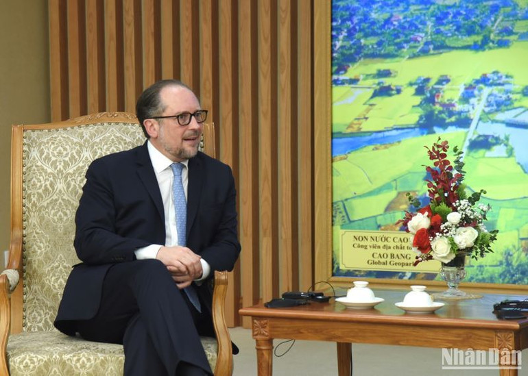 Bộ trưởng Ngoại giao Cộng hòa Áo Alexander Schallenberg phát biểu tại buổi tiếp.