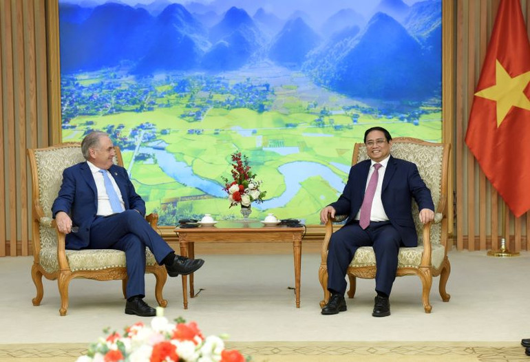 Thủ tướng Phạm Minh Chính tiếp Bộ trưởng Thương mại và Du lịch Australia Don Farrell. Thủ tướng Phạm Minh Chính tiếp Bộ trưởng Thương mại và Du lịch Australia Don Farrell.