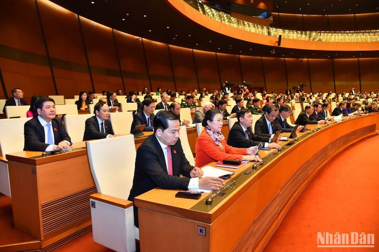 Tại phiên bế mạc, Quốc hội đã thông qua 2 nghị quyết và 1 dự án luật.