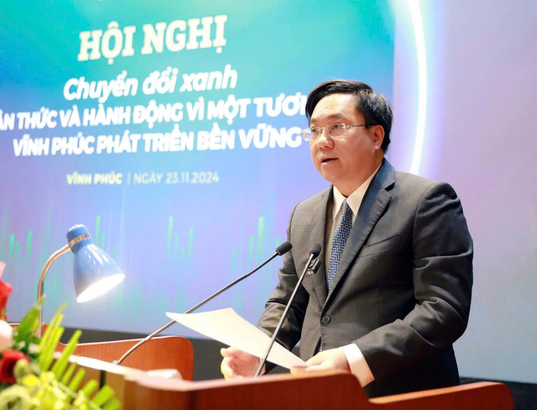 Ông Trần Duy Đông, Chủ tịch Ủy ban nhân dân tỉnh Vĩnh Phúc phát biểu tại hội thảo. Ông Trần Duy Đông, Chủ tịch Ủy ban nhân dân tỉnh Vĩnh Phúc phát biểu tại hội thảo.