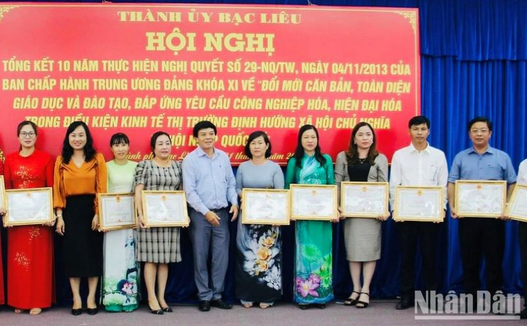 Nhiều địa phương trong tỉnh Bạc Liêu vừa tổng kết 10 năm thực hiện Nghị quyết của Ban Chấp hành Trung ương Đảng về "Đổi mới căn bản, toàn diện giáo dục và đào tạo...". Nhiều địa phương trong tỉnh Bạc Liêu vừa tổng kết 10 năm thực hiện Nghị quyết của Ban Chấp hành Trung ương Đảng về "Đổi mới căn bản, toàn diện giáo dục và đào tạo...".