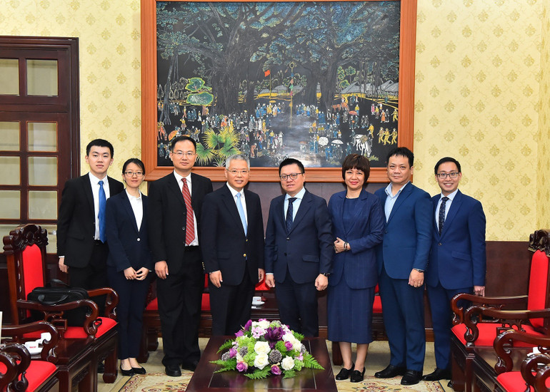 Lãnh đạo Báo Nhân Dân, đại diện Ban Đối ngoại Trung ương và Đoàn đại biểu Ban Liên lạc Đối ngoại Trung ương Đảng Cộng sản Trung Quốc chụp ảnh lưu niệm. (Ảnh: THỦY NGUYÊN Lãnh đạo Báo Nhân Dân, đại diện Ban Đối ngoại Trung ương và Đoàn đại biểu Ban Liên lạc Đối ngoại Trung ương Đảng Cộng sản Trung Quốc chụp ảnh lưu niệm. (Ảnh: THỦY NGUYÊN