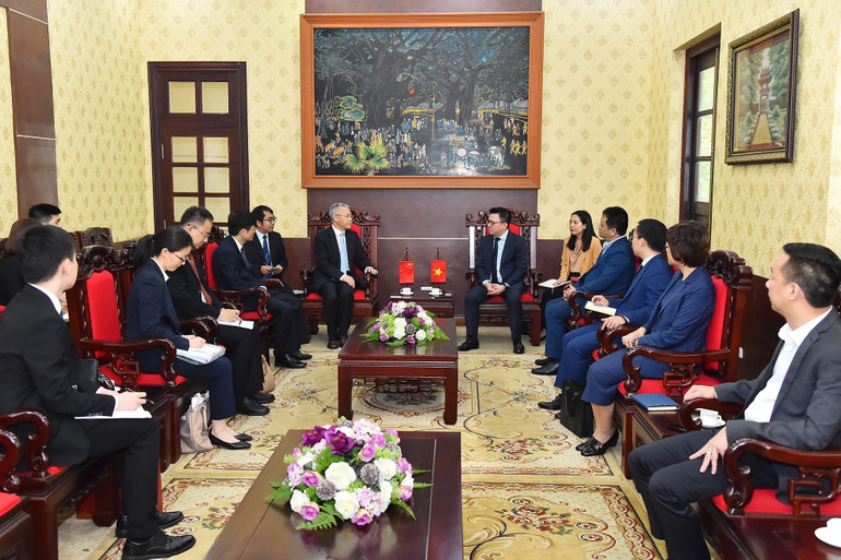 Toàn cảnh buổi tiếp Đoàn đại biểu Ban Liên lạc Đối ngoại Trung ương Đảng Cộng sản Trung Quốc. (Ảnh: THỦY NGUYÊN) Toàn cảnh buổi tiếp Đoàn đại biểu Ban Liên lạc Đối ngoại Trung ương Đảng Cộng sản Trung Quốc. (Ảnh: THỦY NGUYÊN)