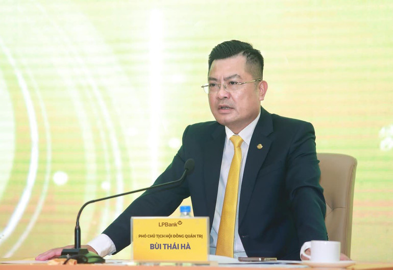 Phó Chủ tịch HĐQT Bùi Thái Hà phát biểu tại ĐHĐCĐ LPBank năm 2024.