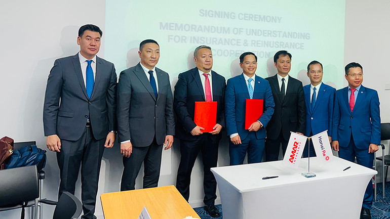 Lễ ký kết Bản ghi nhớ hợp tác trong lĩnh vực bảo hiểm và tái bảo hiểm giữa Công ty Hanoi Re của Việt Nam và Công ty Amar Insurance của Mông Cổ. (Ảnh: Đại sứ quán Việt Nam tại Mông Cổ)