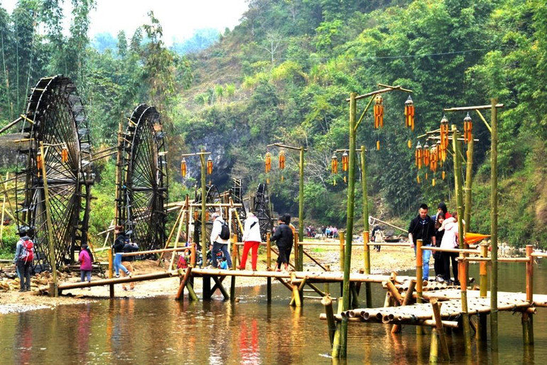 Bản Cát Cát người H’mông hấp dẫn du khách ở thị xã Sa Pa.