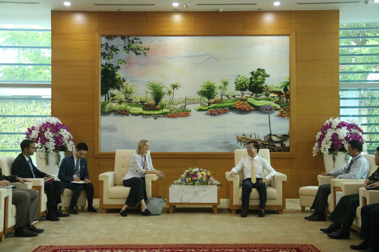 Thứ trưởng Ngoại giao Hà Kim Ngọc tiếp Tổng Lãnh sự Hoa Kỳ tại Thành phố Hồ Chí Minh Susan Burns. (Ảnh: Bộ Ngoại giao cung cấp) Thứ trưởng Ngoại giao Hà Kim Ngọc tiếp Tổng Lãnh sự Hoa Kỳ tại Thành phố Hồ Chí Minh Susan Burns. (Ảnh: Bộ Ngoại giao cung cấp)