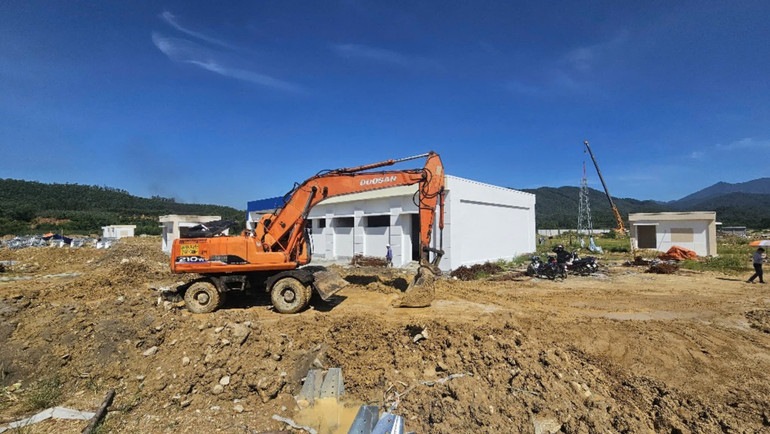 Công trường xây dựng TBA 500kV tại xã Trung Mỹ, huyện Bình Xuyên.