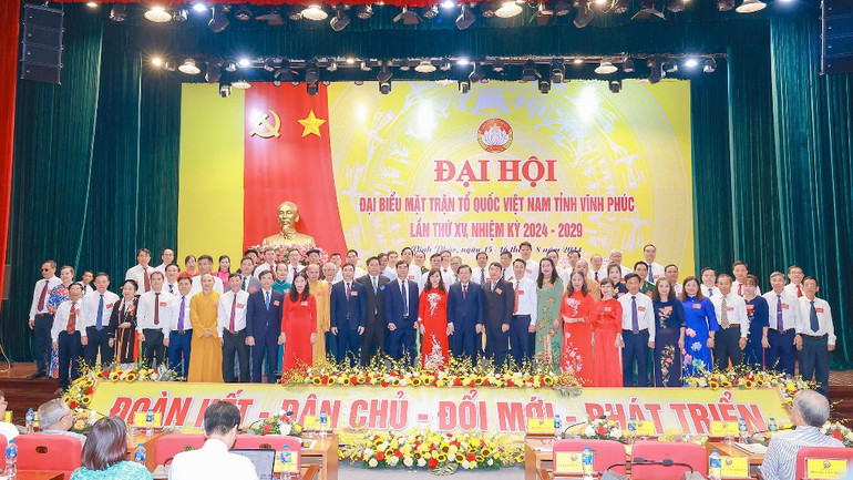 Ủy ban Mặt trận Tổ quốc Việt Nam tỉnh Vĩnh Phúc nhiệm kỳ 2024-2029 với các đại biểu dự đại hội.
