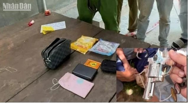 Tang vật lực lượng công an thu giữ của đối tượng Oanh. Tang vật lực lượng công an thu giữ của đối tượng Oanh.