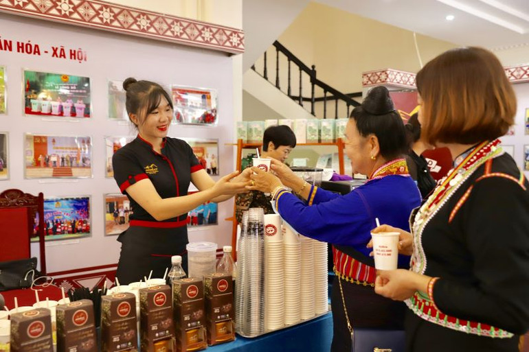 Sản phẩm cà-phê Hồng Kỳ của Điện Biên ngày càng được người tiêu dùng tin tưởng.