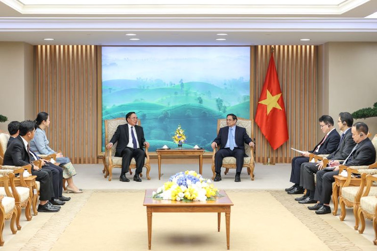 Thủ tướng Phạm Minh Chính tiếp Bộ trưởng Kế hoạch và Đầu tư Lào Khamchen Vongphosy.