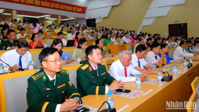 Các đại biểu dự lễ. Các đại biểu dự lễ.