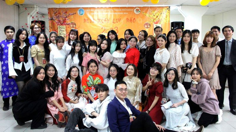 Đông đảo sinh viên chi đoàn Đại học Tổng hợp tham gia chương trình Tết Nguyên đán Quý Mão. (Ảnh: Huy Hoàng)