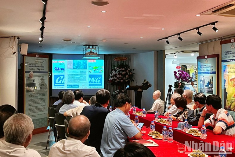 Phim tài liệu "Thái Duy - Sống và Viết" do Bảo tàng Báo chí Việt Nam sản xuất lần đầu tiên được giới thiệu. Phim tài liệu "Thái Duy - Sống và Viết" do Bảo tàng Báo chí Việt Nam sản xuất lần đầu tiên được giới thiệu.