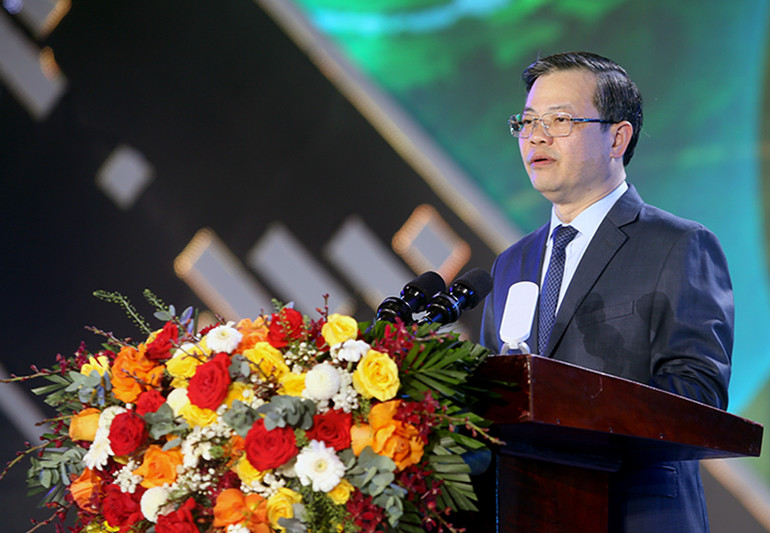 Đồng chí Nguyễn Văn Sơn, Chủ tịch UBND tỉnh Tuyên Quang phát biểu khai mạc Chương trình.