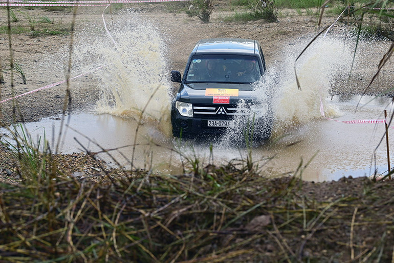 Trình diễn kỹ năng lội nước.