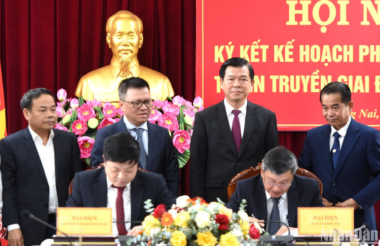 Lễ ký kết Kế hoạch phối hợp công tác tuyên truyền giai đoạn 2023-2025 giữa Báo Nhân Dân và Tỉnh ủy Đồng Nai.