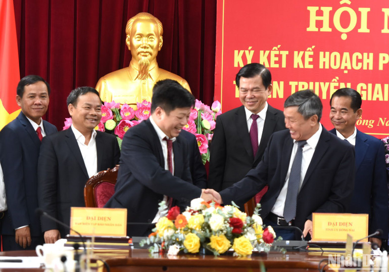 Lễ ký kết Kế hoạch phối hợp công tác tuyên truyền giữa Báo Nhân Dân và Tỉnh ủy Đồng Nai đã diễn ra thành công.