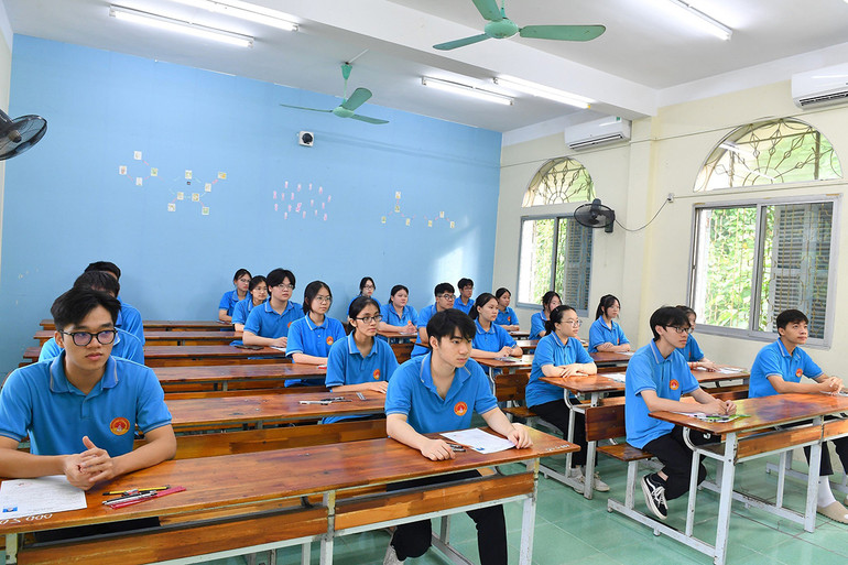 Thí sinh tham dự Kỳ thi tốt nghiệp THPT năm 2024 tại điểm thi Trường THPT Chuyên Tuyên Quang.