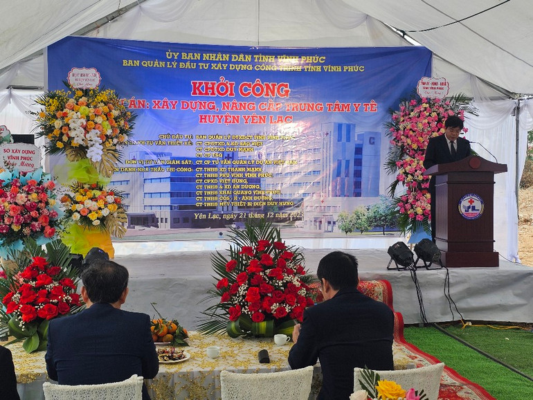 Đại diện chủ đầu tư phát biểu cam kết bảo đảm tiến độ.