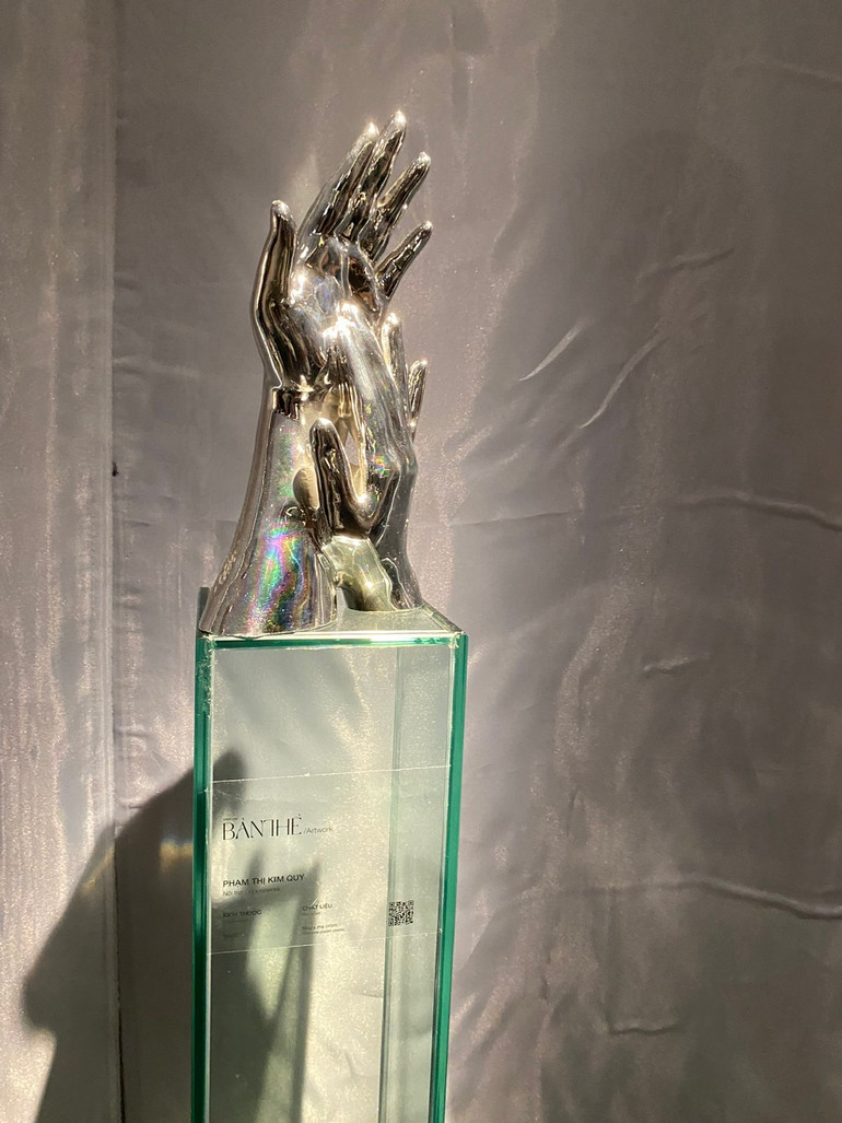 Tác phẩm bản thể về bà Phạm Thị Kim Quy (nội trợ). Tác phẩm bản thể về bà Phạm Thị Kim Quy (nội trợ).