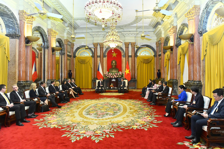 Quang cảnh buổi tiếp Thủ tướng Cộng hòa Séc Petr Fiala tại Phủ Chủ tịch. Quang cảnh buổi tiếp Thủ tướng Cộng hòa Séc Petr Fiala tại Phủ Chủ tịch.