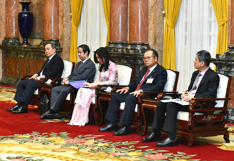 Đoàn Việt Nam tại buổi tiếp. Đoàn Việt Nam tại buổi tiếp.