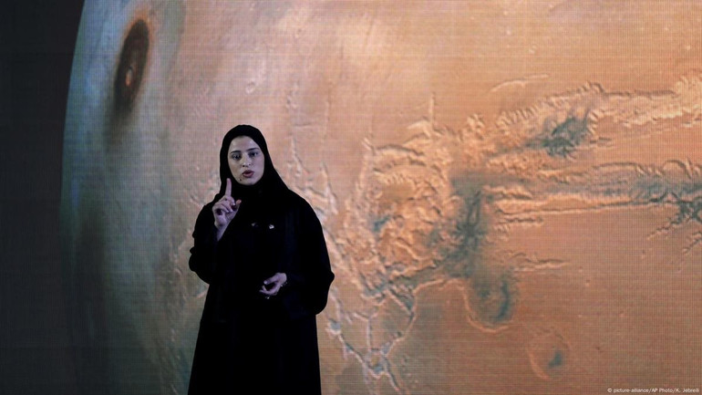 Bà Sarah Al-Amiri - người dẫn dắt sứ mệnh sao Hỏa của UAE. Ảnh | DW