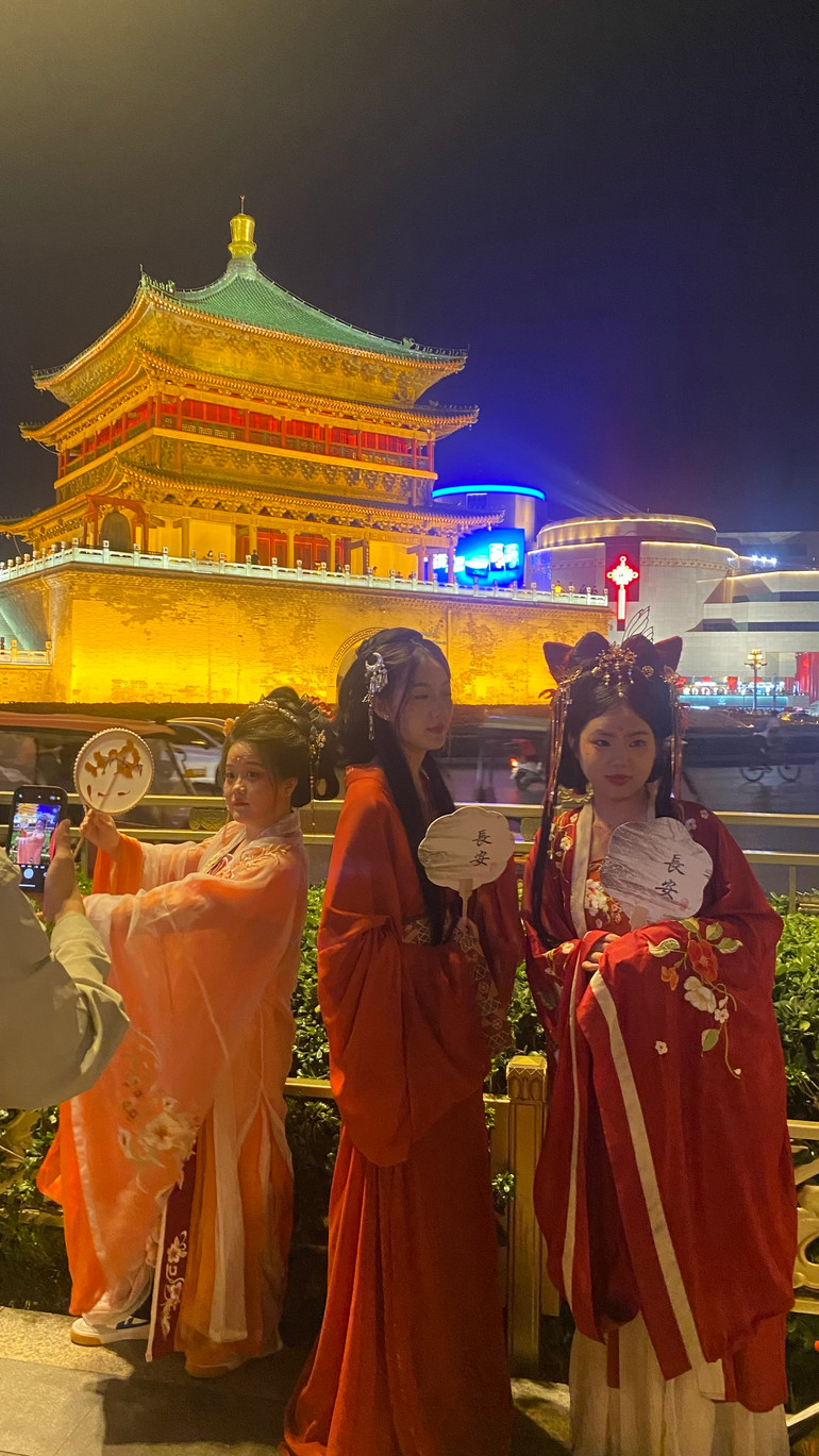 Lầu Chuông - điểm check-in được giới trẻ yêu thích.