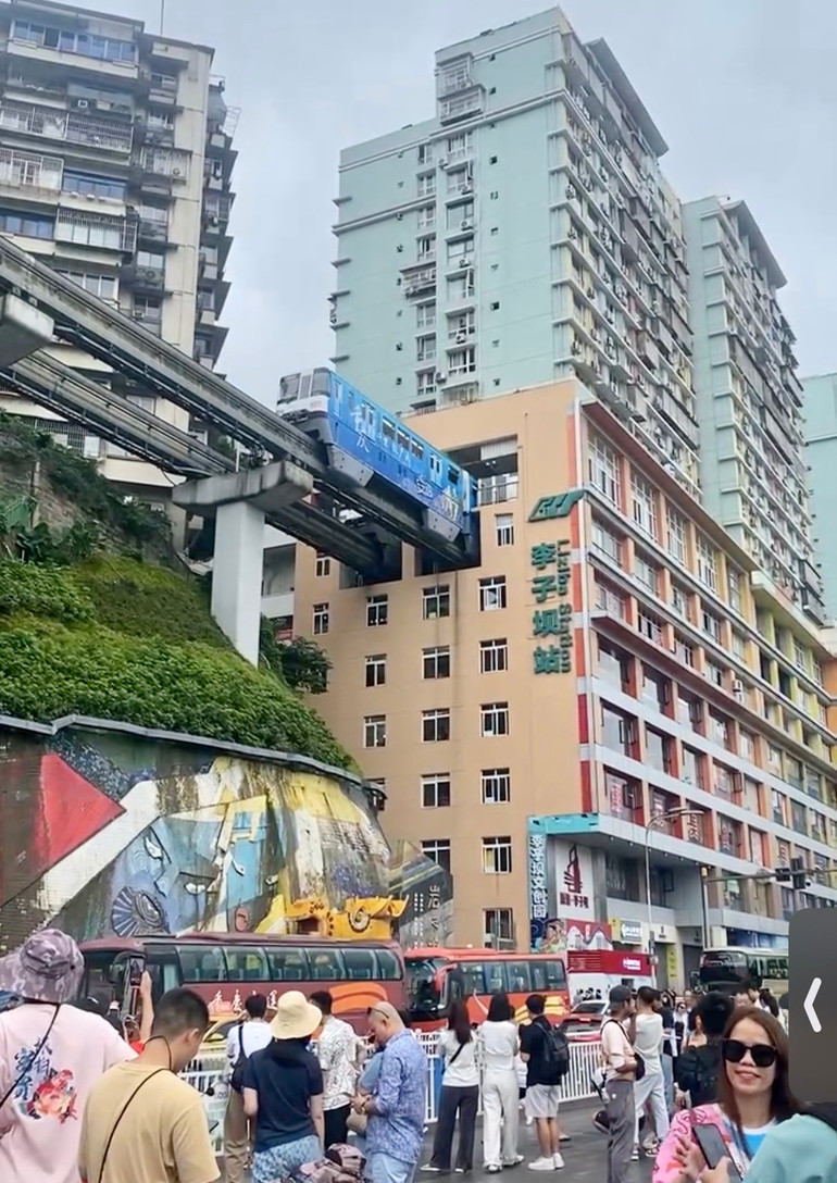 Ga tàu Lý Tử Bá nhộn nhịp du khách check-in Ga tàu Lý Tử Bá nhộn nhịp du khách check-in